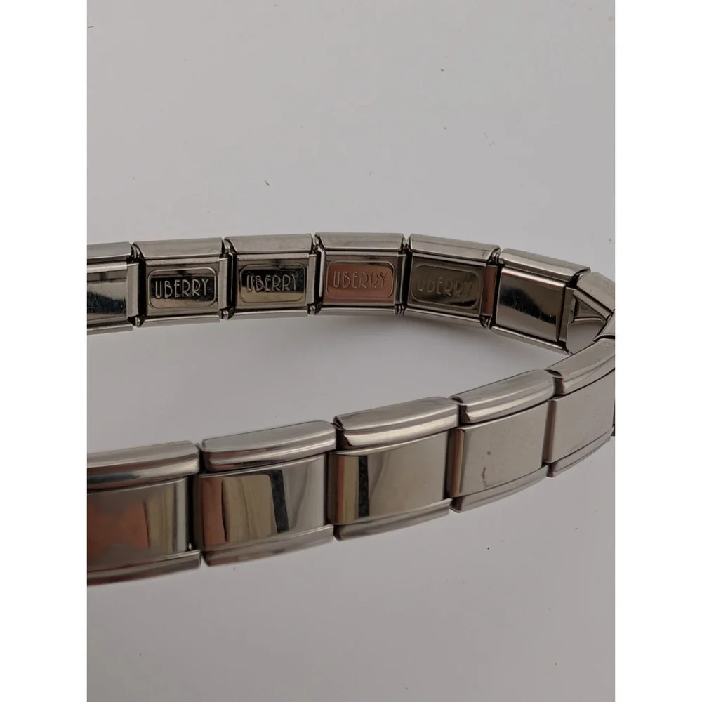 Women's Silver Expansion Charm Braclet Watch 4 Uberry Charms-‎ New Battery
